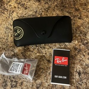 Ray-Ban Sunglasses Case‎ With Cleaning Cloth